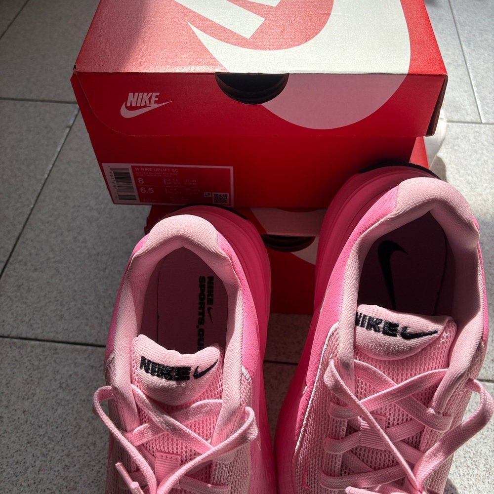 Nike women’s Uplift Pink Sneakers size 8 - Picture 3 of 7